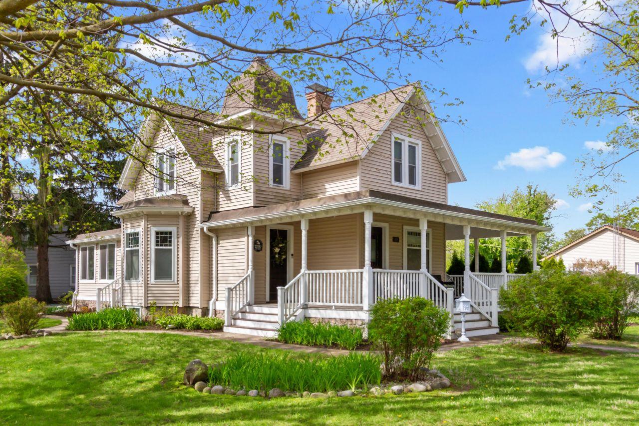 Lake Geneva, Wisconsin, 53147, United States, 4 Bedrooms Bedrooms, ,2 BathroomsBathrooms,Residential,For Sale,1849872