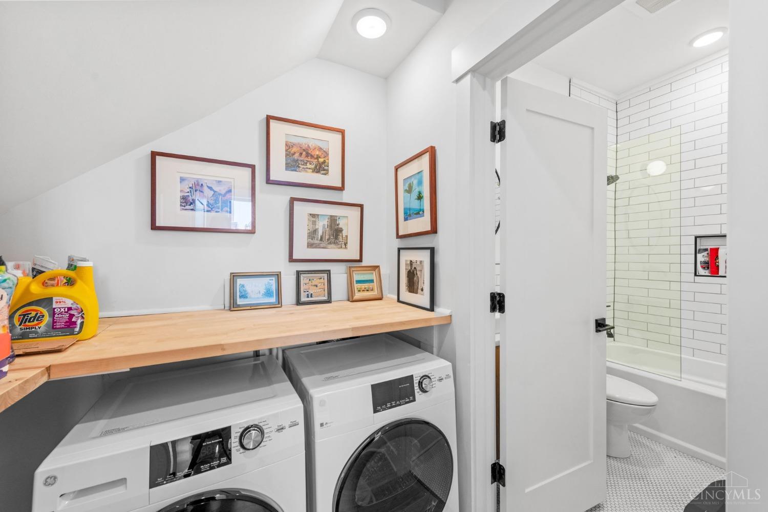 Cincinnati, Ohio, 45202, United States, 3 Bedrooms Bedrooms, ,3 BathroomsBathrooms,Residential,For Sale,1942125