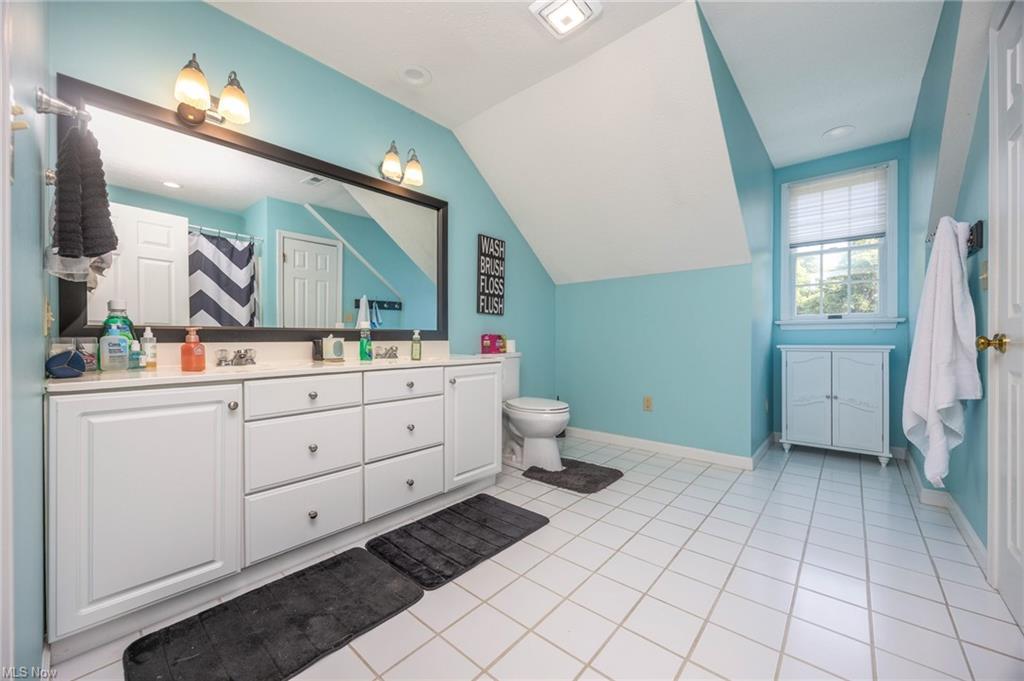 Marietta, Ohio, 45750, United States, 4 Bedrooms Bedrooms, ,5 BathroomsBathrooms,Residential,For Sale,1931542