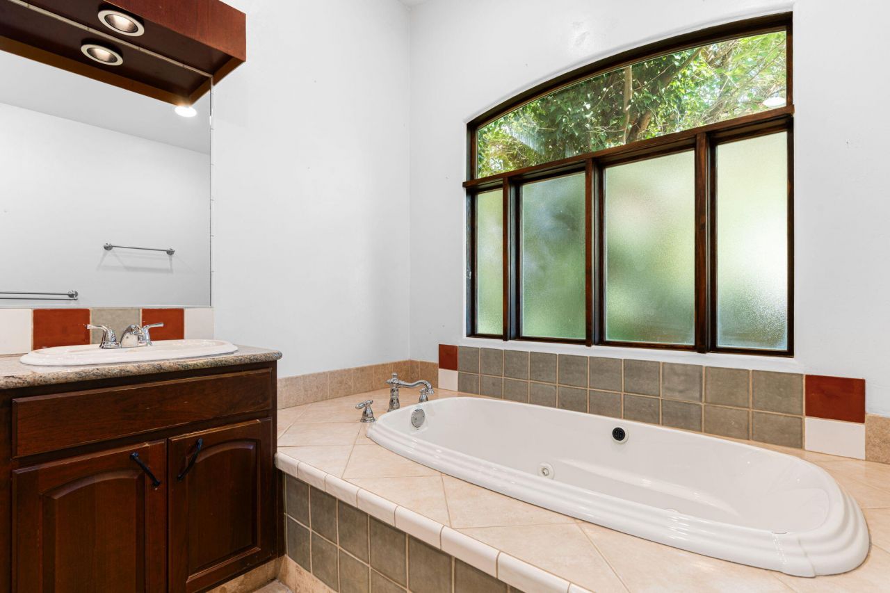 Albuquerque, New Mexico, 87106, United States, 4 Bedrooms Bedrooms, ,5 BathroomsBathrooms,Residential,For Sale,1896146