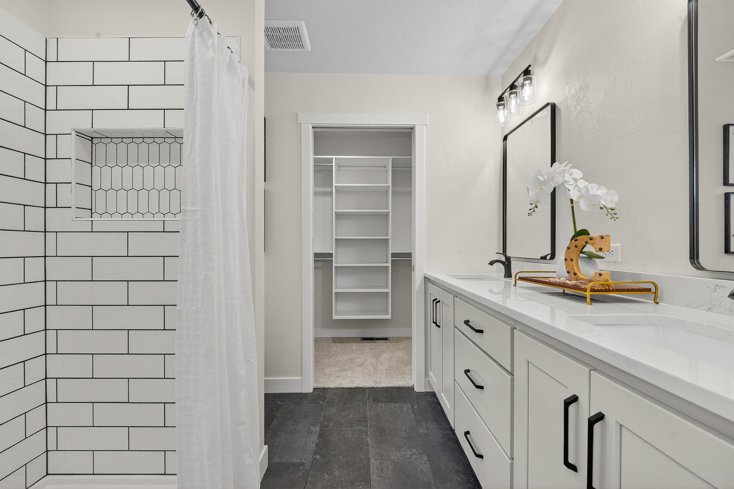 MENASHA, Wisconsin, 54952, United States, 4 Bedrooms Bedrooms, ,3 BathroomsBathrooms,Residential,For Sale,1995697