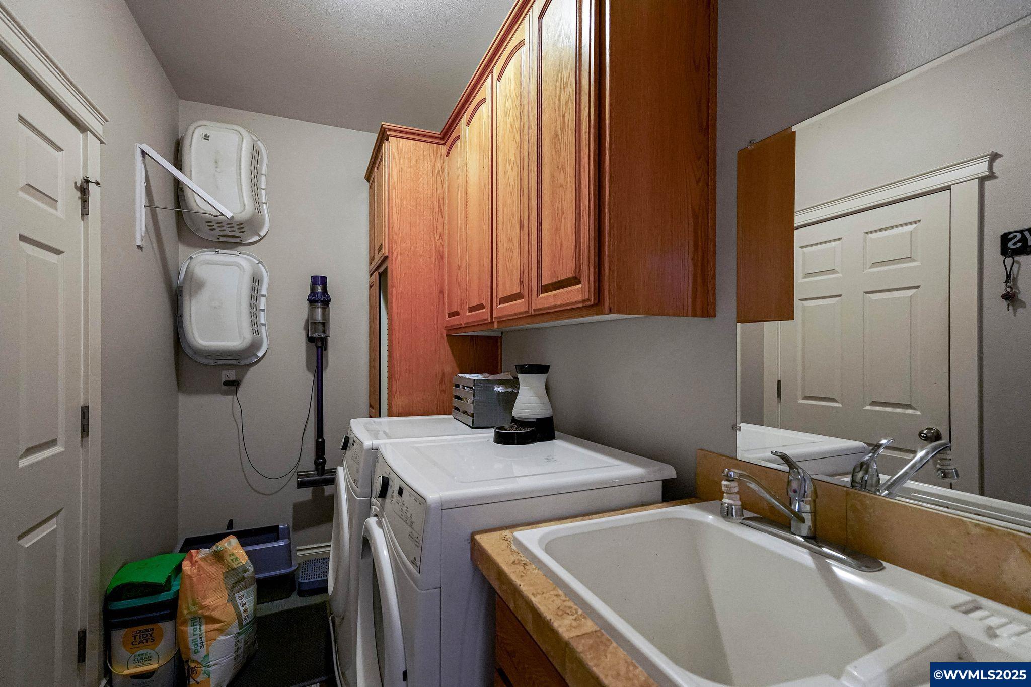 Albany, Oregon, 97321, United States, 3 Bedrooms Bedrooms, ,2 BathroomsBathrooms,Residential,For Sale,1992876