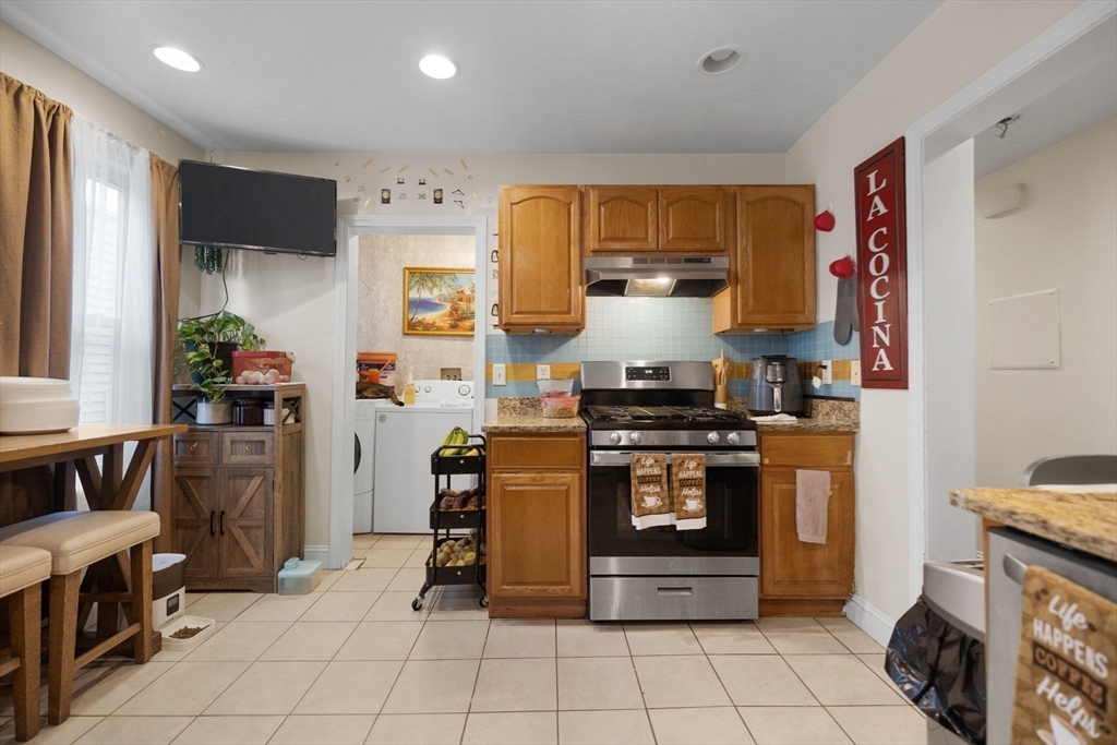 Boston, Massachusetts, 02124, United States, 11 Bedrooms Bedrooms, ,3 BathroomsBathrooms,Residential,For Sale,1980945