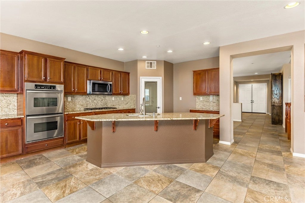 Highland, California, 92346, United States, 5 Bedrooms Bedrooms, ,5 BathroomsBathrooms,Residential,For Sale,1989215