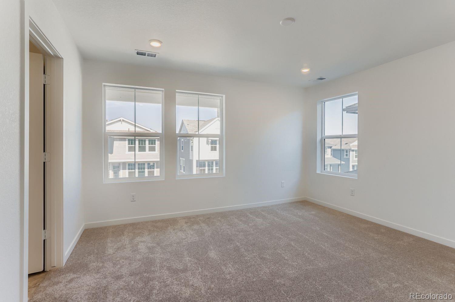 Thornton, Colorado, 80602, United States, 3 Bedrooms Bedrooms, ,2 BathroomsBathrooms,Residential,For Sale,1941031