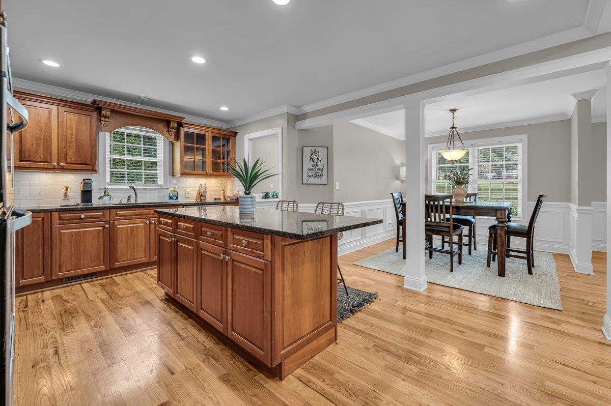 Landrum, South Carolina, 29356, United States, 5 Bedrooms Bedrooms, ,4 BathroomsBathrooms,Residential,For Sale,1915650