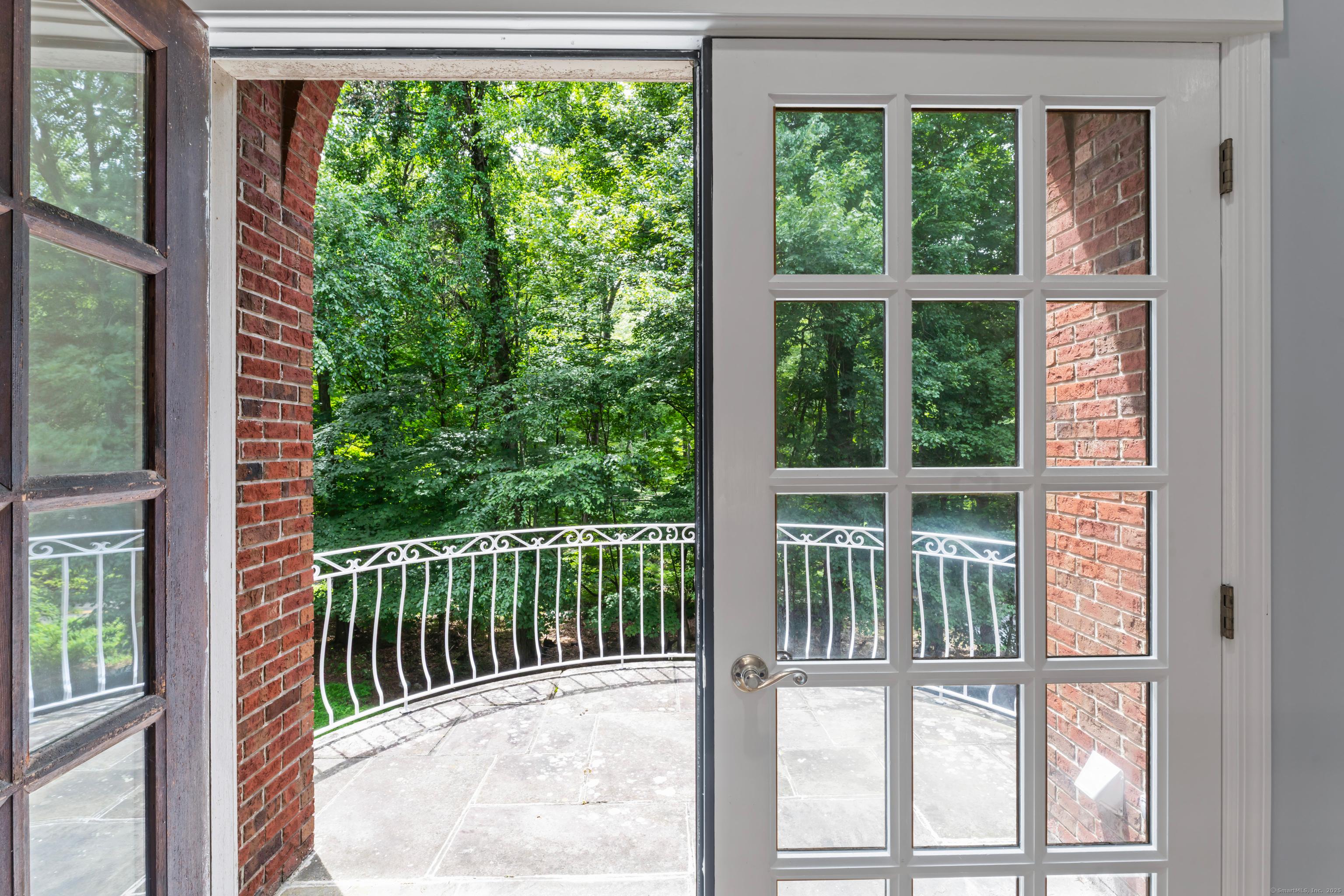 Stamford, Connecticut, 06903, United States, 4 Bedrooms Bedrooms, ,4 BathroomsBathrooms,Residential,For Sale,1987323