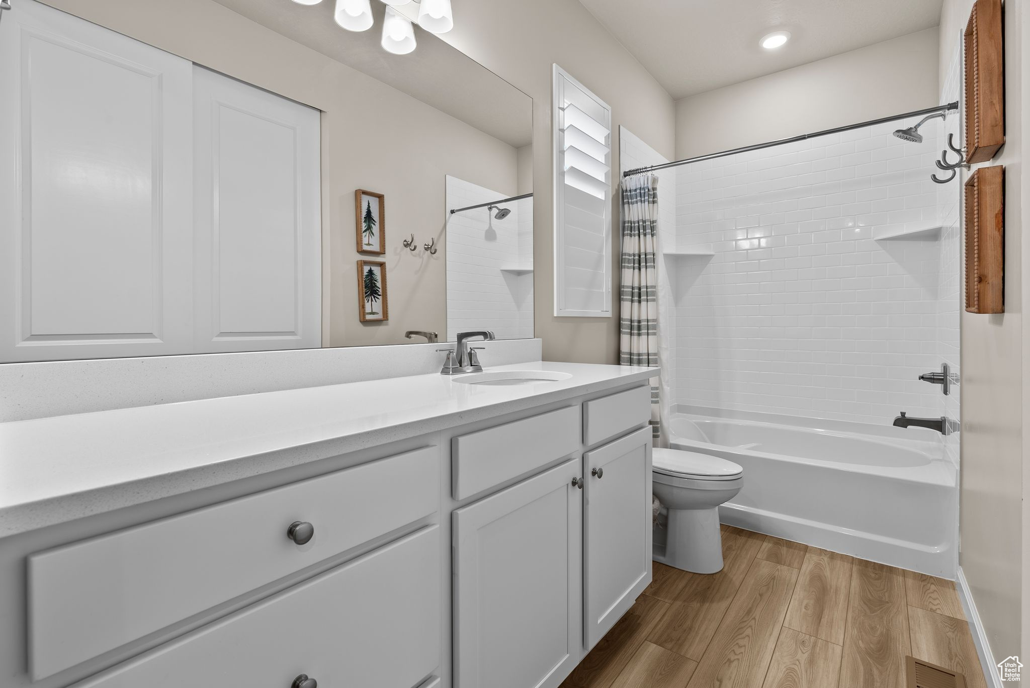 South Jordan, Utah, 84009, United States, 2 Bedrooms Bedrooms, ,3 BathroomsBathrooms,Residential,For Sale,1903673