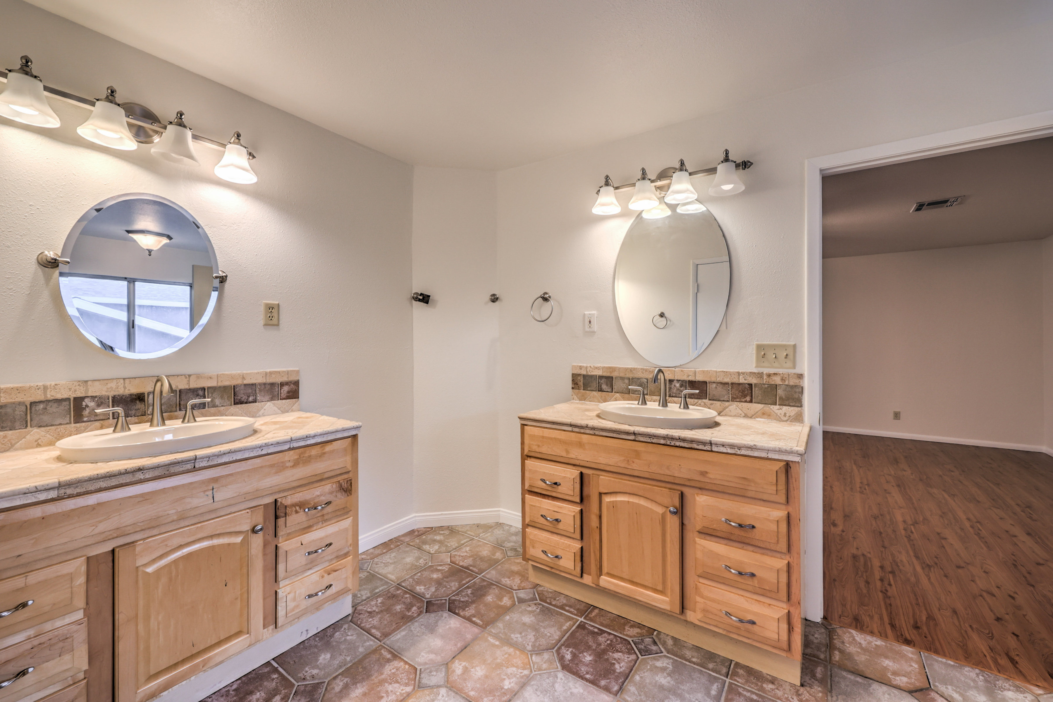  New to Market - 物件實景