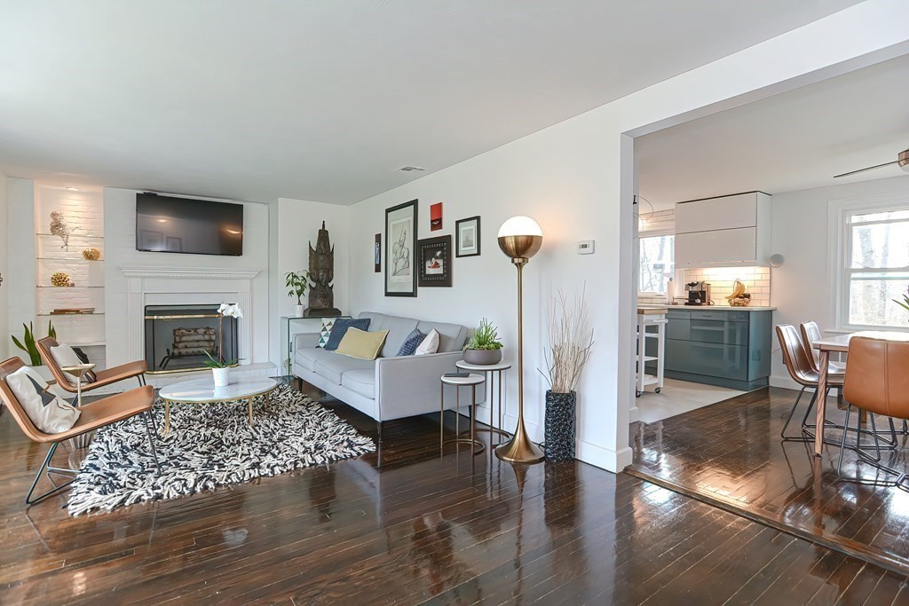 Dedham, Massachusetts, 02026, United States, 3 Bedrooms Bedrooms, ,2 BathroomsBathrooms,Residential,For Sale,1945023