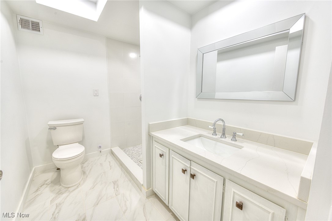 Bratenahl, Ohio, 44108, United States, 2 Bedrooms Bedrooms, ,3 BathroomsBathrooms,Residential,For Sale,1987332