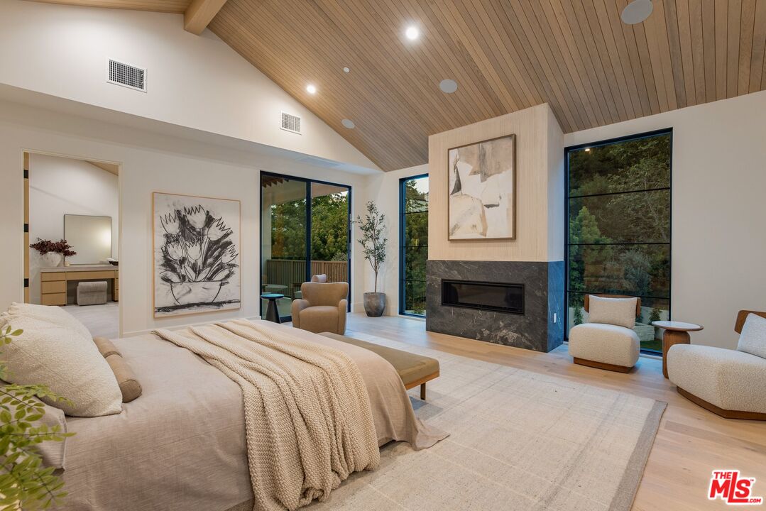 Los Angeles, California, 90049, United States, 5 Bedrooms Bedrooms, ,3 BathroomsBathrooms,Residential,For Sale,1839044
