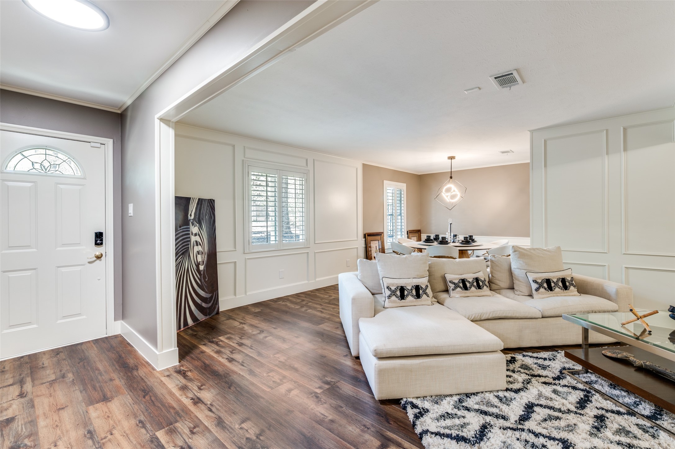 Arlington, Texas, 76017, United States, 3 Bedrooms Bedrooms, ,4 BathroomsBathrooms,Residential,For Sale,1934501