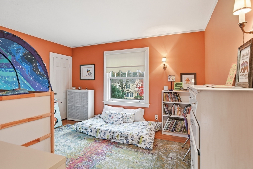 Holyoke, Massachusetts, 01040, United States, 5 Bedrooms Bedrooms, ,4 BathroomsBathrooms,Residential,For Sale,1991316