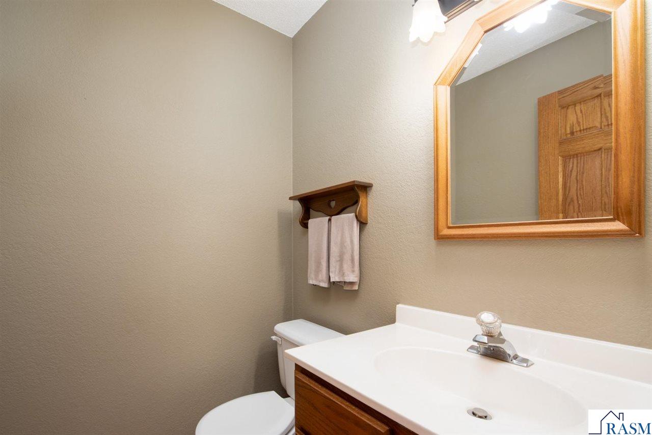 North Mankato, Minnesota, 56003, United States, 5 Bedrooms Bedrooms, ,3 BathroomsBathrooms,Residential,For Sale,1998081