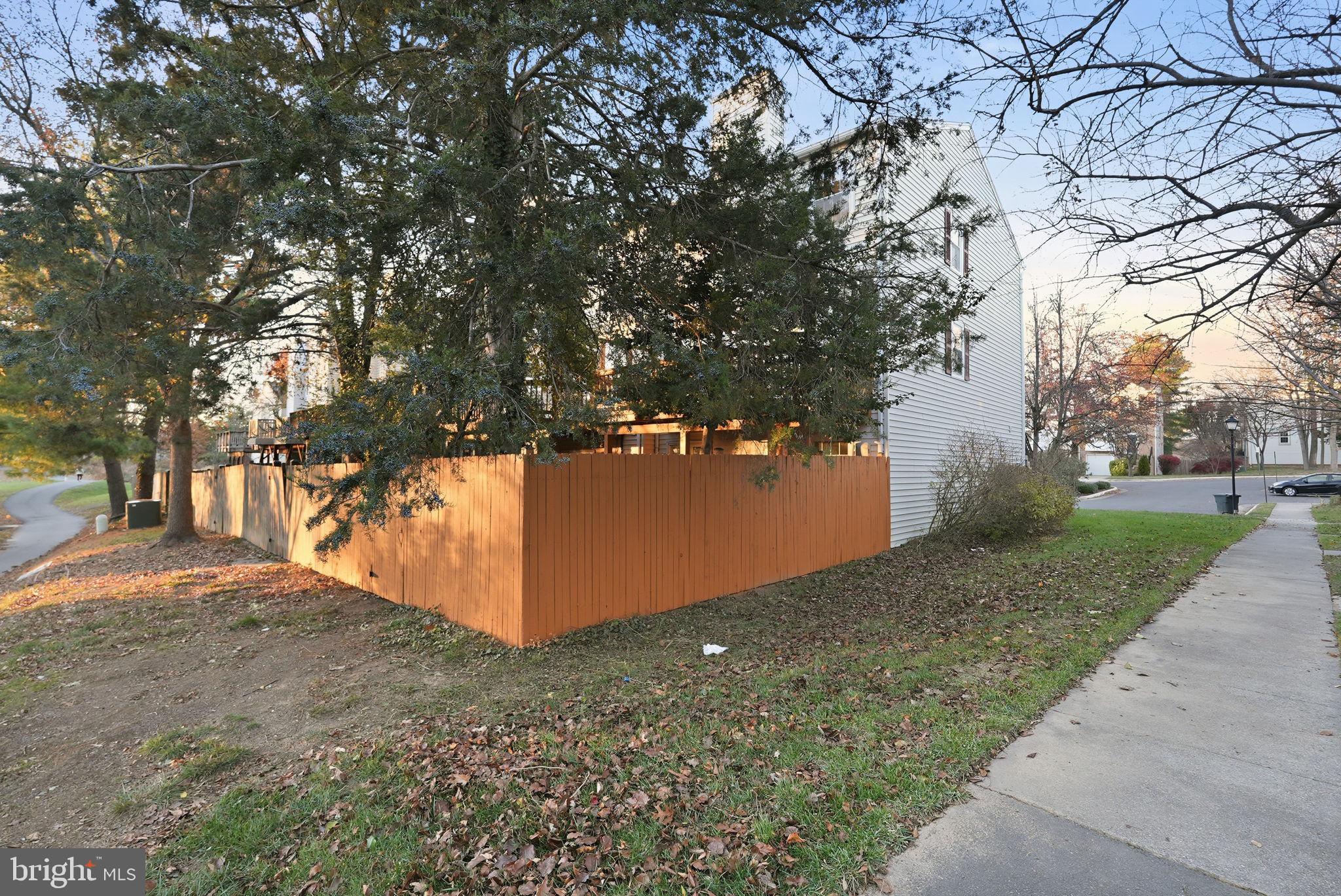 Fairfax, Virginia, 22033, United States, 2 Bedrooms Bedrooms, ,4 BathroomsBathrooms,Residential,For Sale,2001476