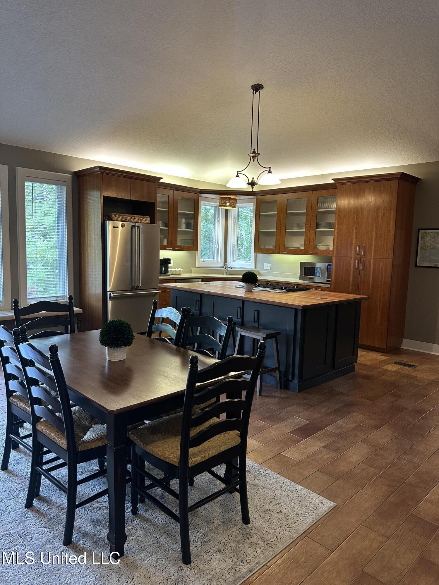 Biloxi, Mississippi, 39532, United States, 2 Bedrooms Bedrooms, ,2 BathroomsBathrooms,Residential,For Sale,1806133