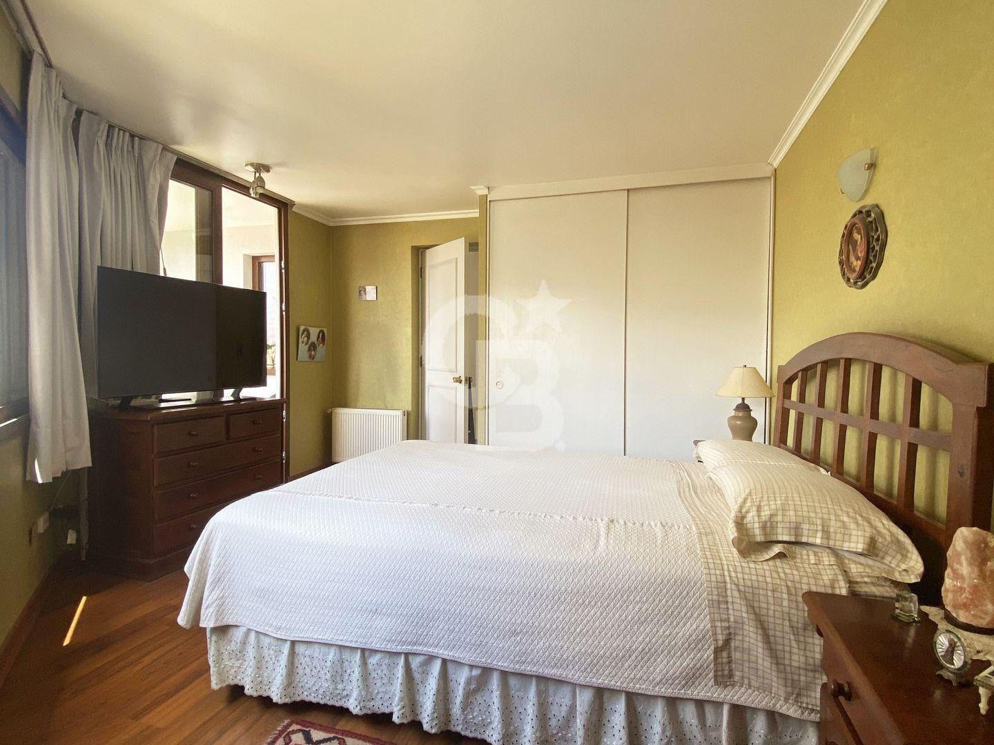 Las Condes, Chile, 5 Bedrooms Bedrooms, ,4 BathroomsBathrooms,Residential,For Sale,1994640