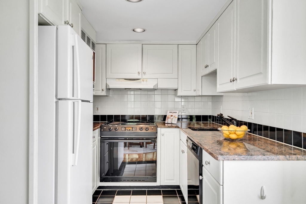 Watertown, Massachusetts, 02472, United States, 2 Bedrooms Bedrooms, ,1 BathroomBathrooms,Residential,For Sale,1865880