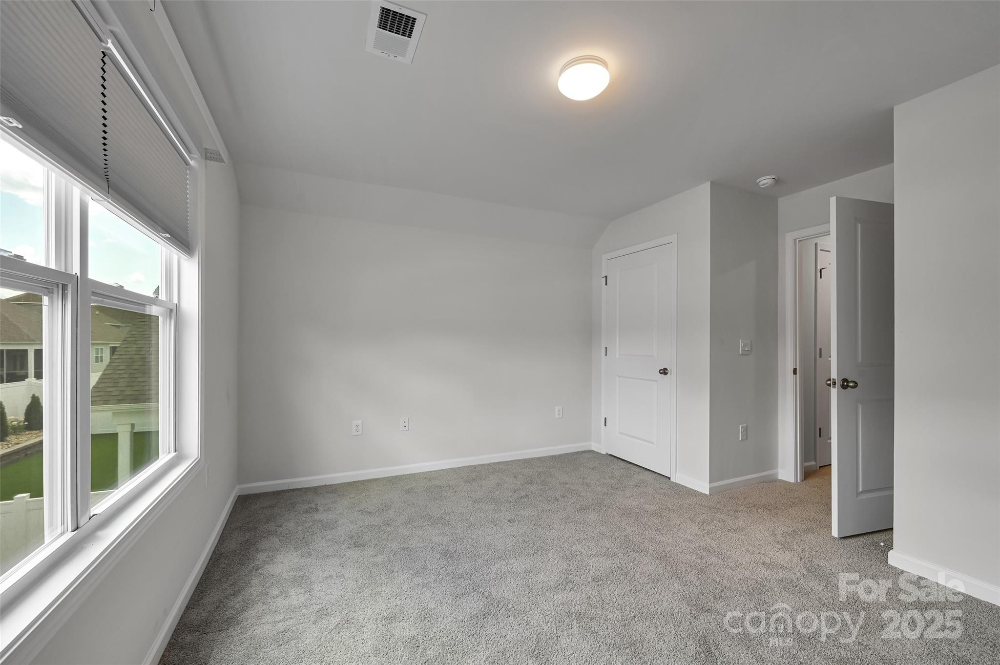 Hendersonville, North Carolina, 28792, United States, 3 Bedrooms Bedrooms, ,3 BathroomsBathrooms,Residential,For Sale,1927373