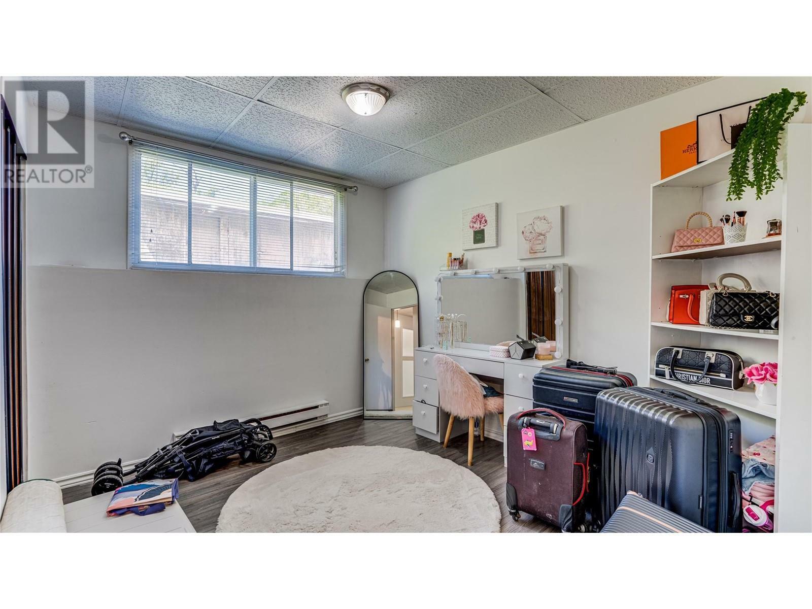 VERNON, British Columbia, V1T 7P8, CA, 8 Bedrooms Bedrooms, ,4 BathroomsBathrooms,Residential,For Sale,1837087