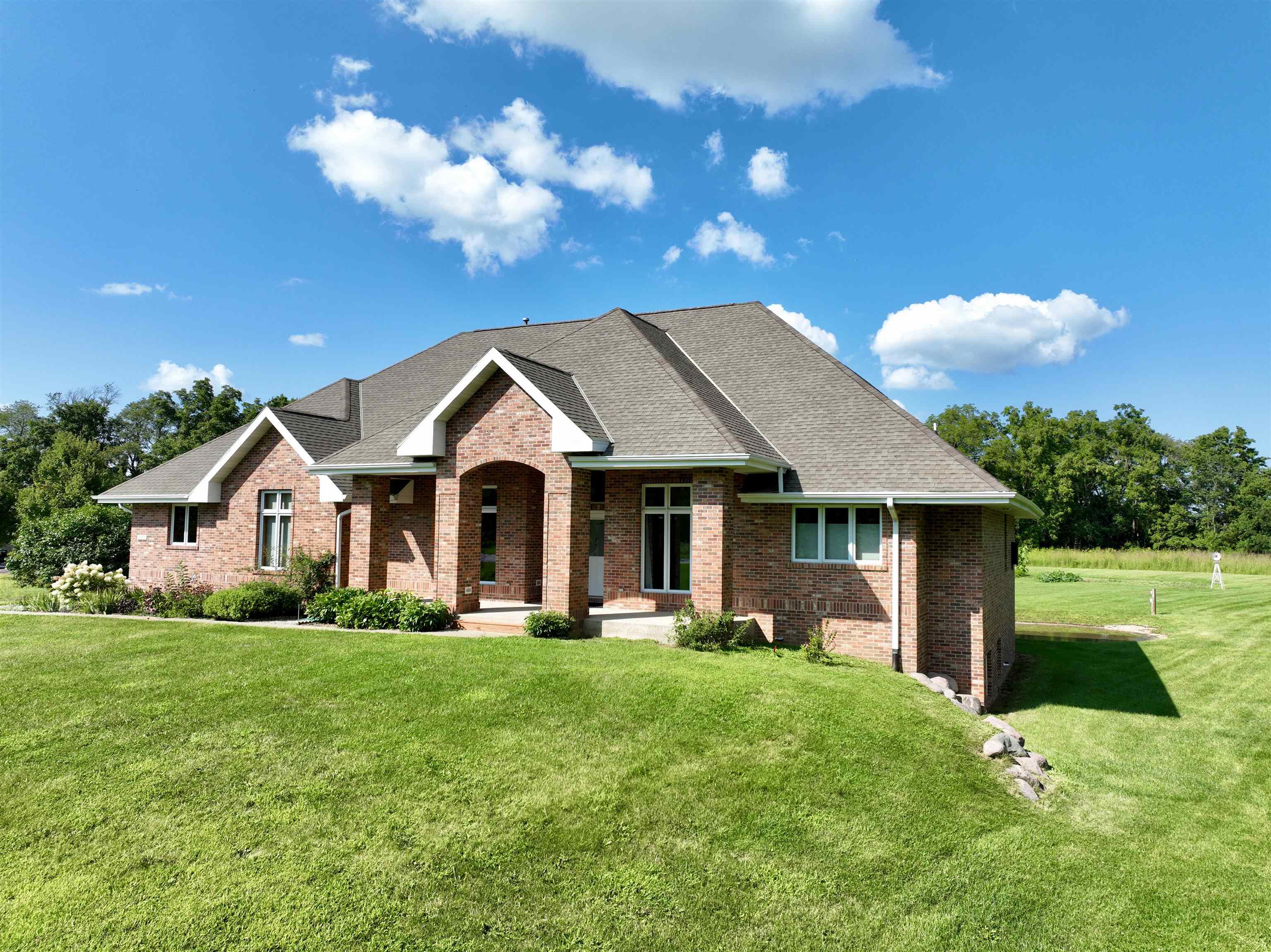 Janesville, Wisconsin, 53545, United States, 5 Bedrooms Bedrooms, ,4 BathroomsBathrooms,Residential,For Sale,1921861