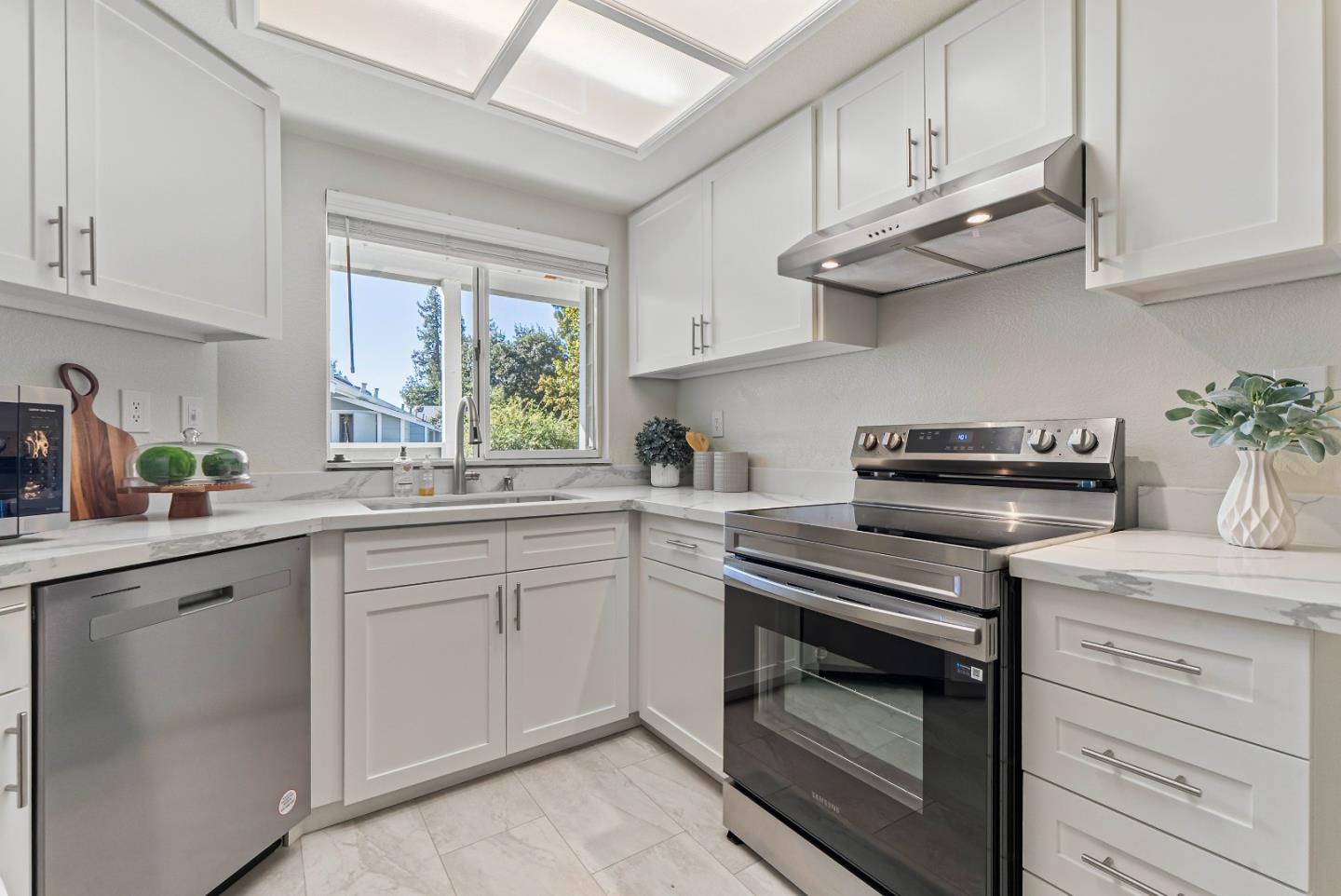 San Jose, California, 95131, United States, 2 Bedrooms Bedrooms, ,2 BathroomsBathrooms,Residential,For Sale,1988107