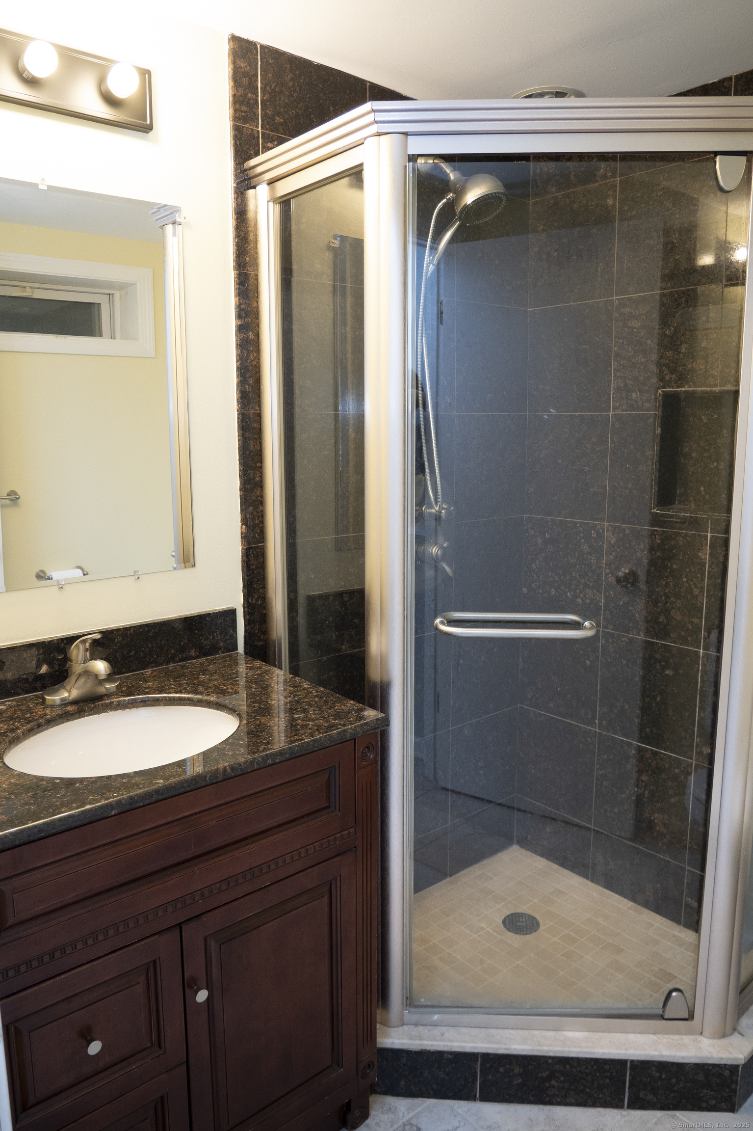 Trumbull, Connecticut, 06611, United States, 3 Bedrooms Bedrooms, ,3 BathroomsBathrooms,Residential,For Sale,1937031