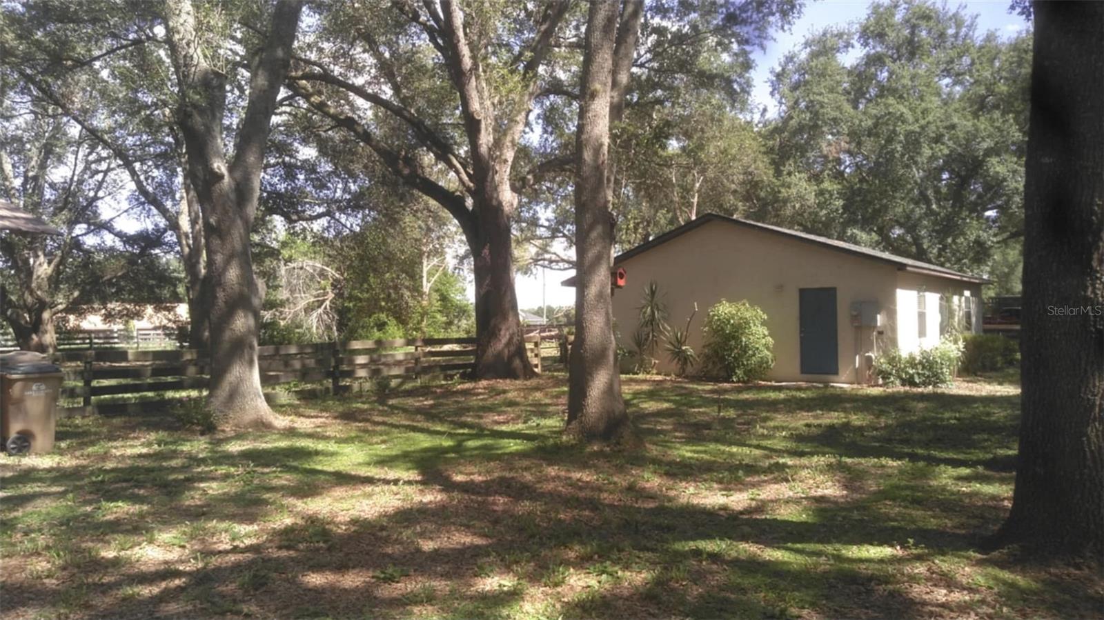 LADY LAKE, Florida, 32159, United States, 5 Bedrooms Bedrooms, ,3 BathroomsBathrooms,Residential,For Sale,1850305