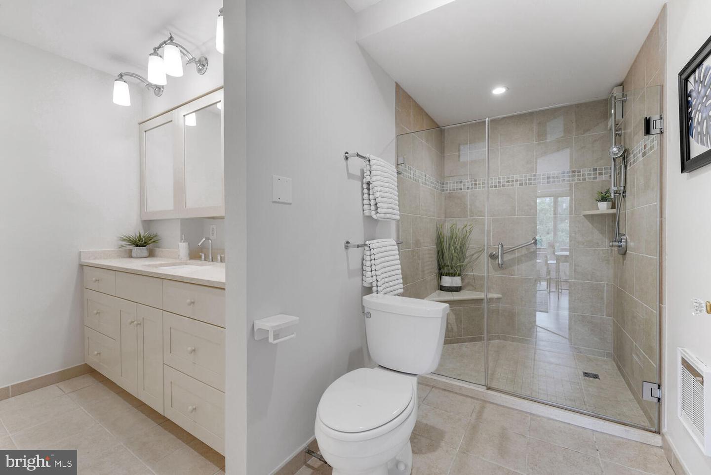 Washington, District of Columbia, 20016, United States, 3 Bedrooms Bedrooms, ,3 BathroomsBathrooms,Residential,For Sale,1895672