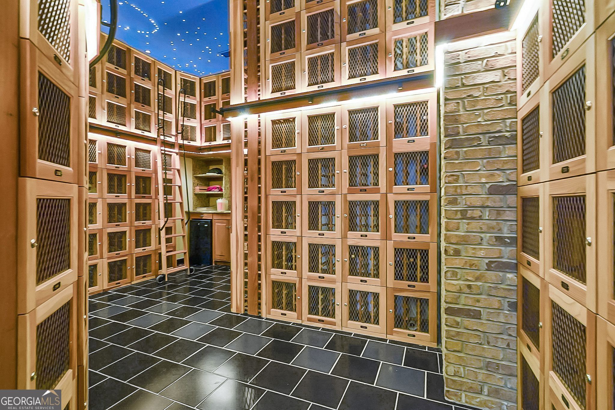 Atlanta, Georgia, 30326, United States, 2 Bedrooms Bedrooms, ,3 BathroomsBathrooms,Residential,For Sale,2001794