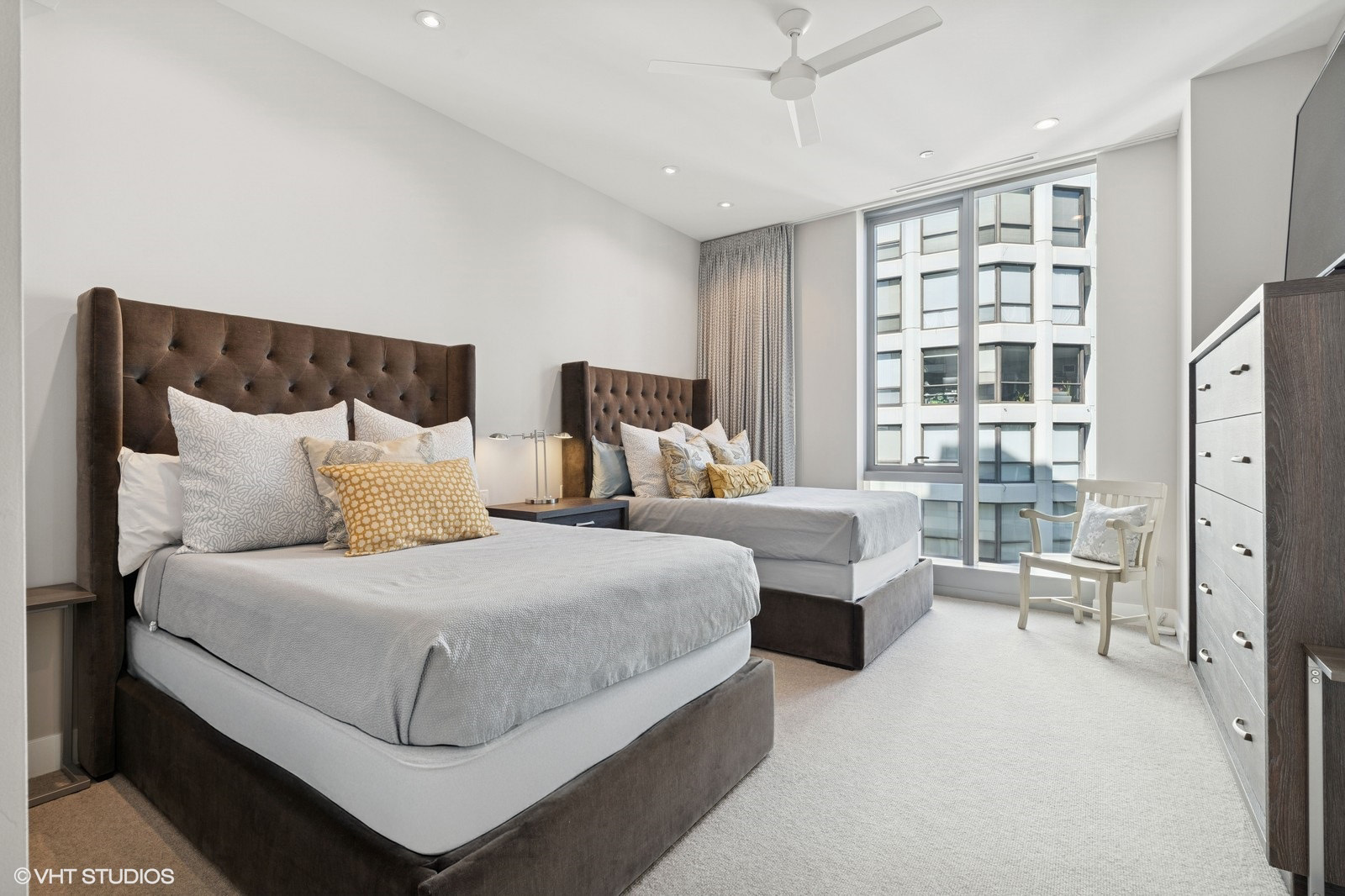 Chicago, Illinois, 60611, United States, 3 Bedrooms Bedrooms, ,4 BathroomsBathrooms,Residential,For Sale,1903791