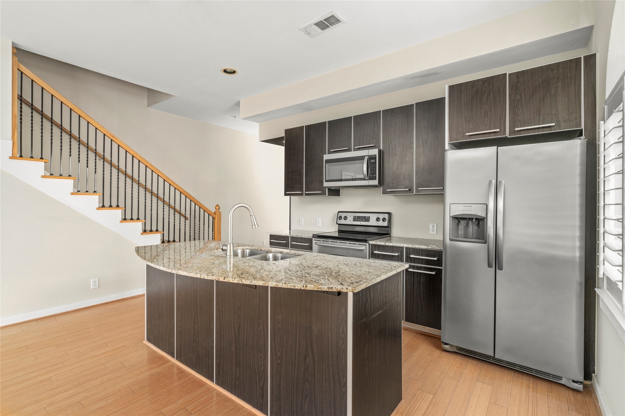  802 Jackson Hill Street #201 - 物件實景