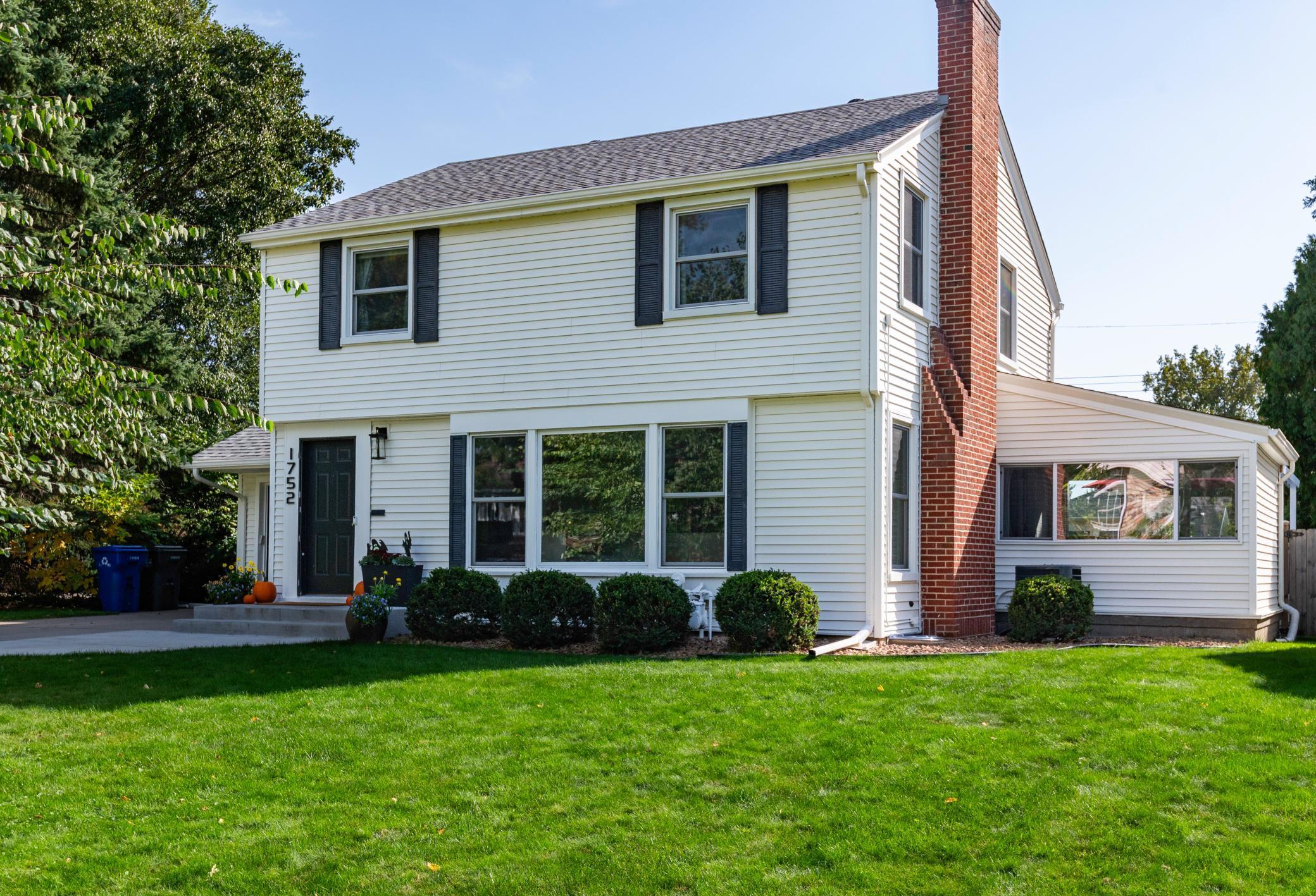 Saint Paul, Minnesota, 55116, United States, 3 Bedrooms Bedrooms, ,2 BathroomsBathrooms,Residential,For Sale,1987775