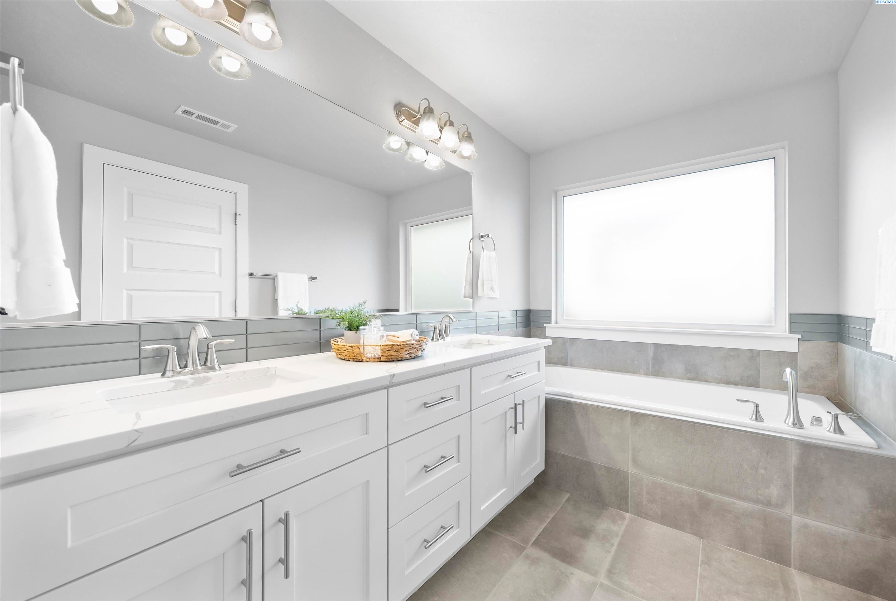 West Richland, Washington, 99353, United States, 4 Bedrooms Bedrooms, ,2 BathroomsBathrooms,Residential,For Sale,2014004