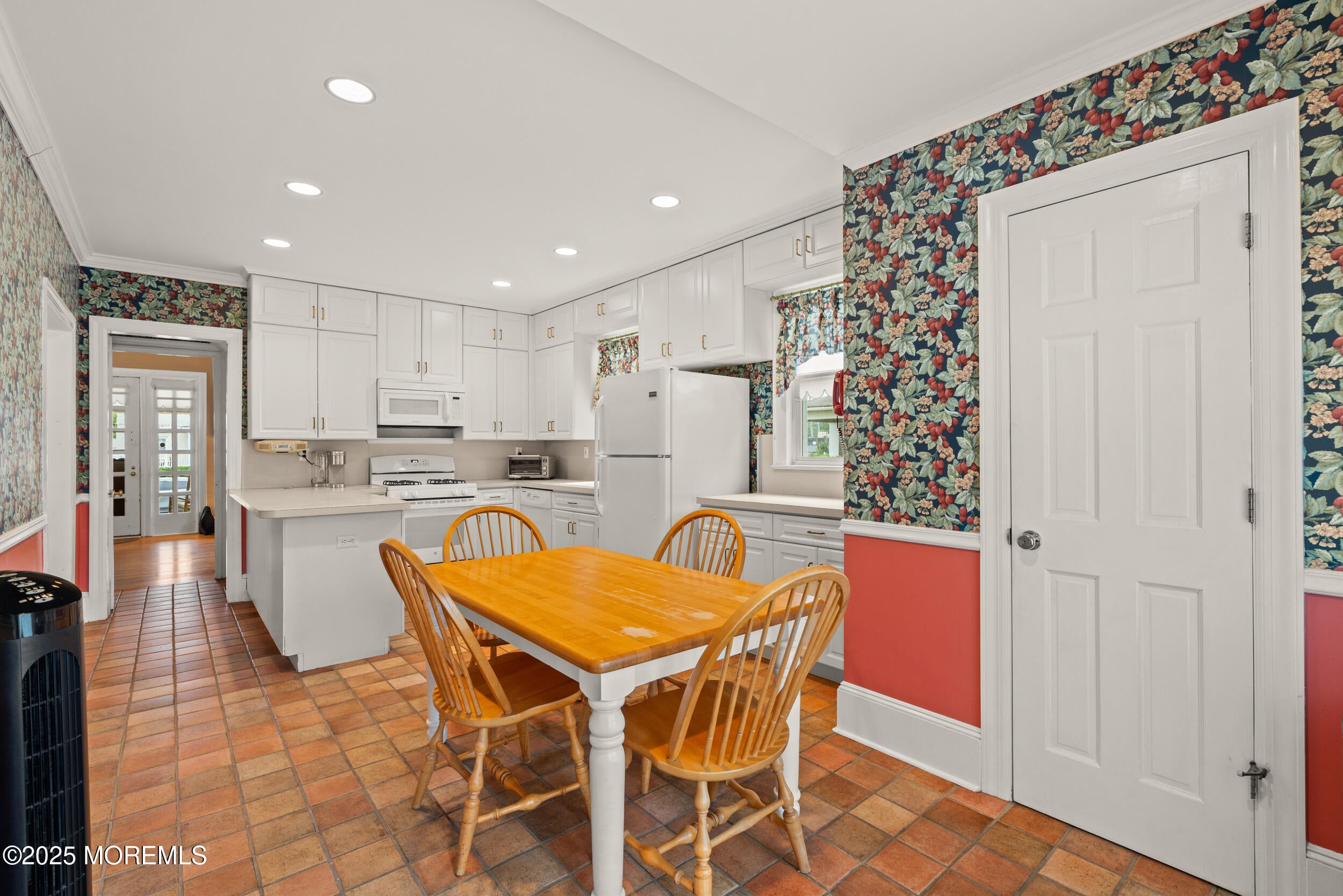 Allenhurst, New Jersey, 07711, United States, 6 Bedrooms Bedrooms, ,4 BathroomsBathrooms,Residential,For Sale,1973765