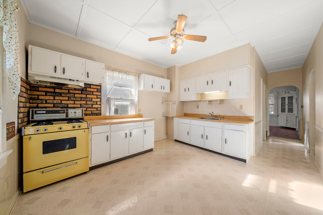 Fair Lawn, New Jersey, 07410, United States, 6 Bedrooms Bedrooms, ,2 BathroomsBathrooms,Residential,For Sale,1992419