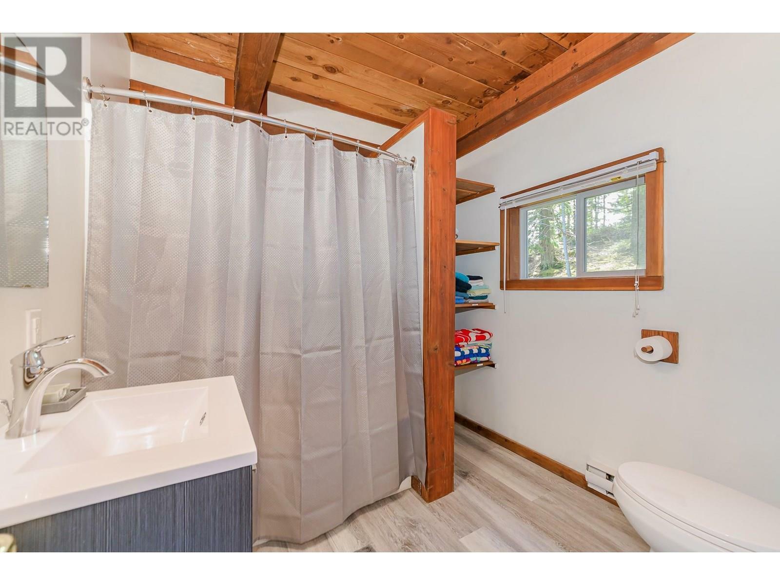 MALAKWA, British Columbia, V0E 2S0, CA, 4 Bedrooms Bedrooms, ,2 BathroomsBathrooms,Residential,For Sale,1837391