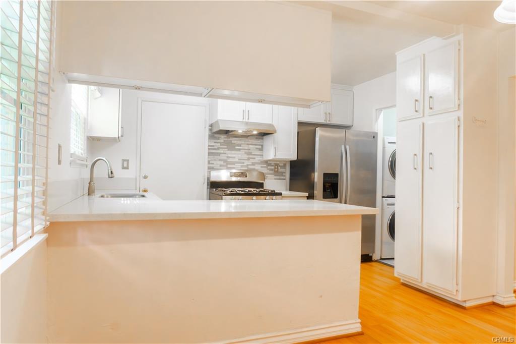 Los Angeles, California, 90016, United States, 2 Bedrooms Bedrooms, ,2 BathroomsBathrooms,Residential,For Sale,1930666