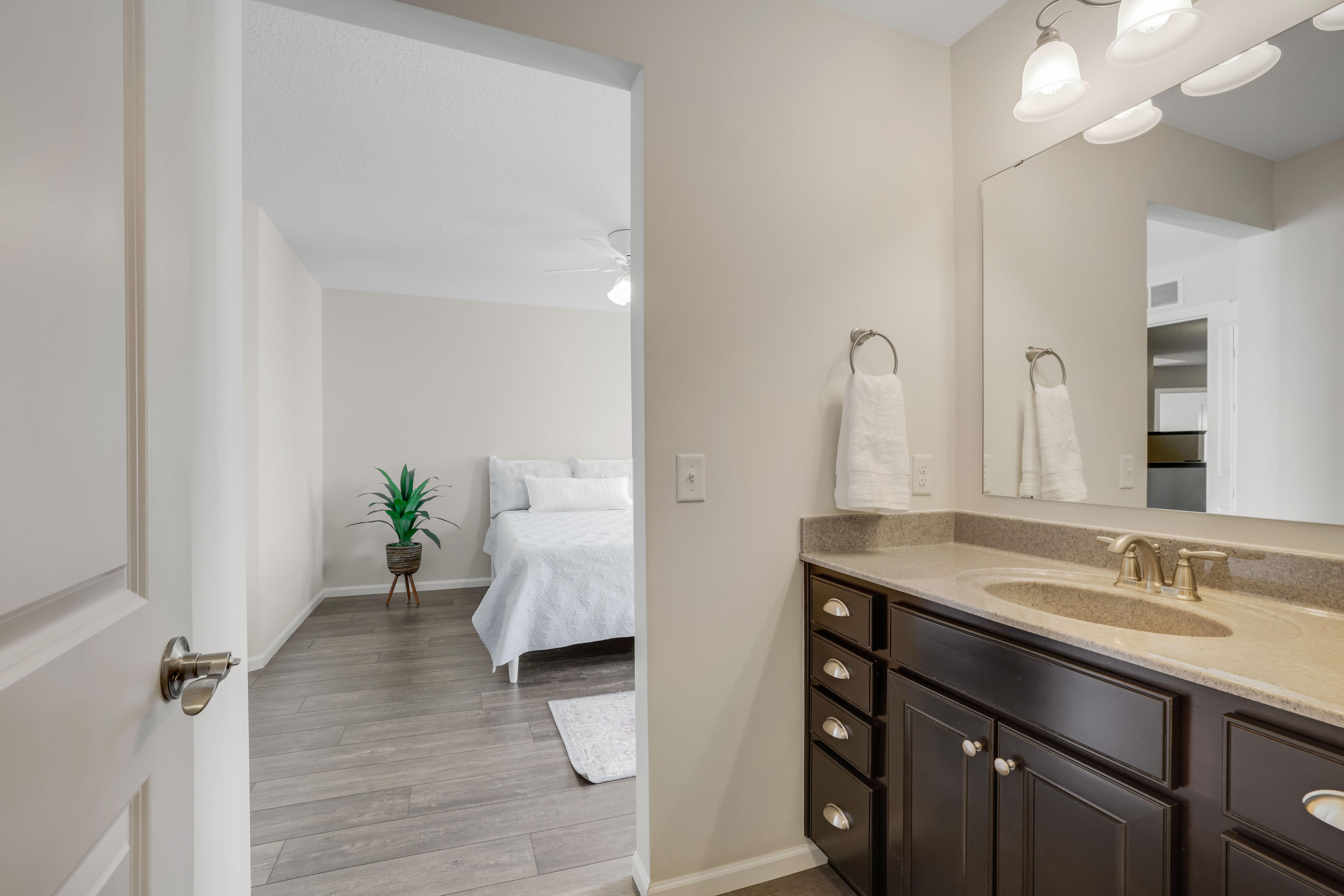  Refined Plymouth Retreat Backing to Nature - 物件實景