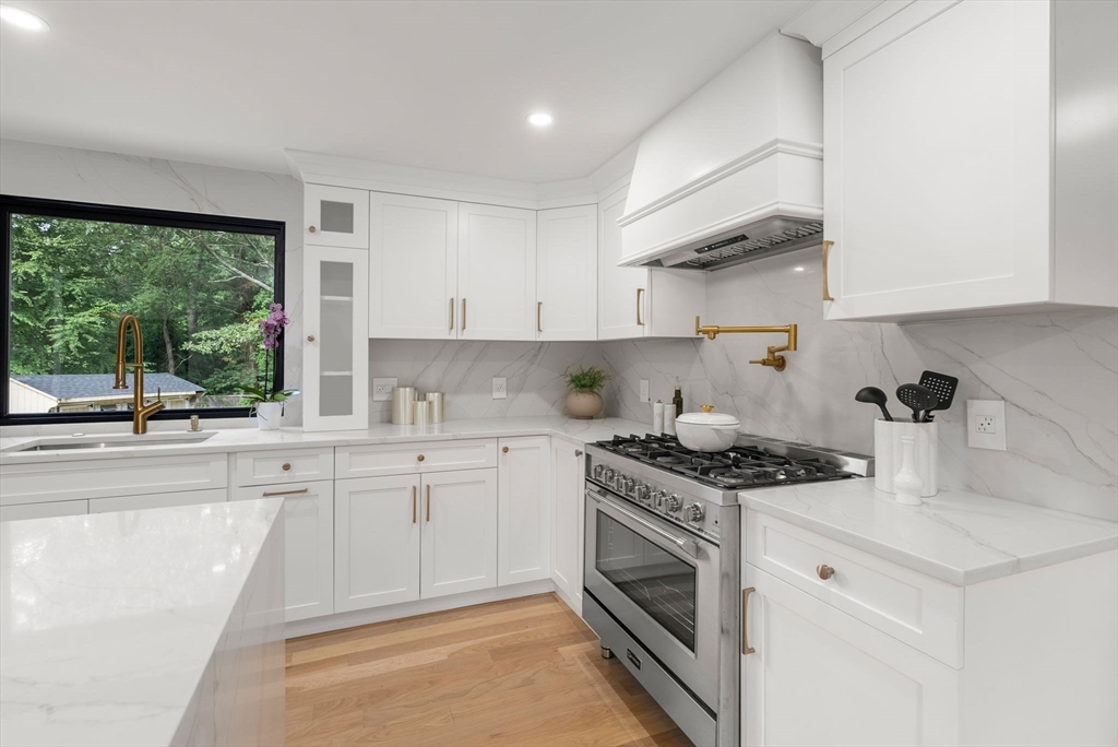 Hopkinton, Massachusetts, 01748, United States, 5 Bedrooms Bedrooms, ,4 BathroomsBathrooms,Residential,For Sale,1947956