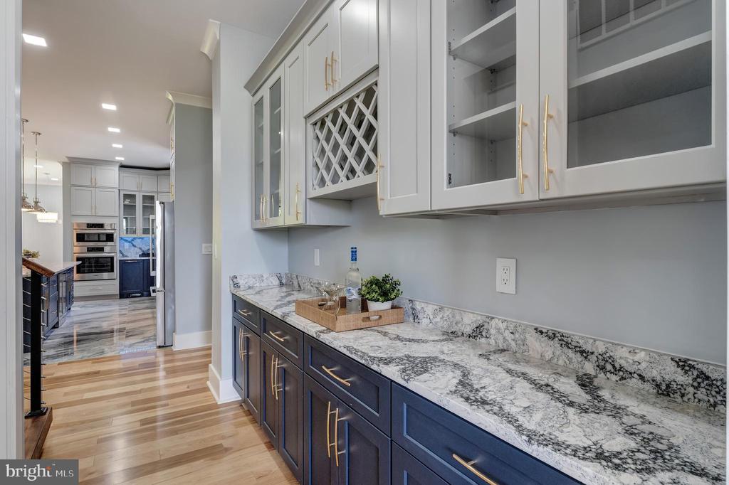 Herndon, Virginia, 20170, United States, 6 Bedrooms Bedrooms, ,6 BathroomsBathrooms,Residential,For Sale,1941281
