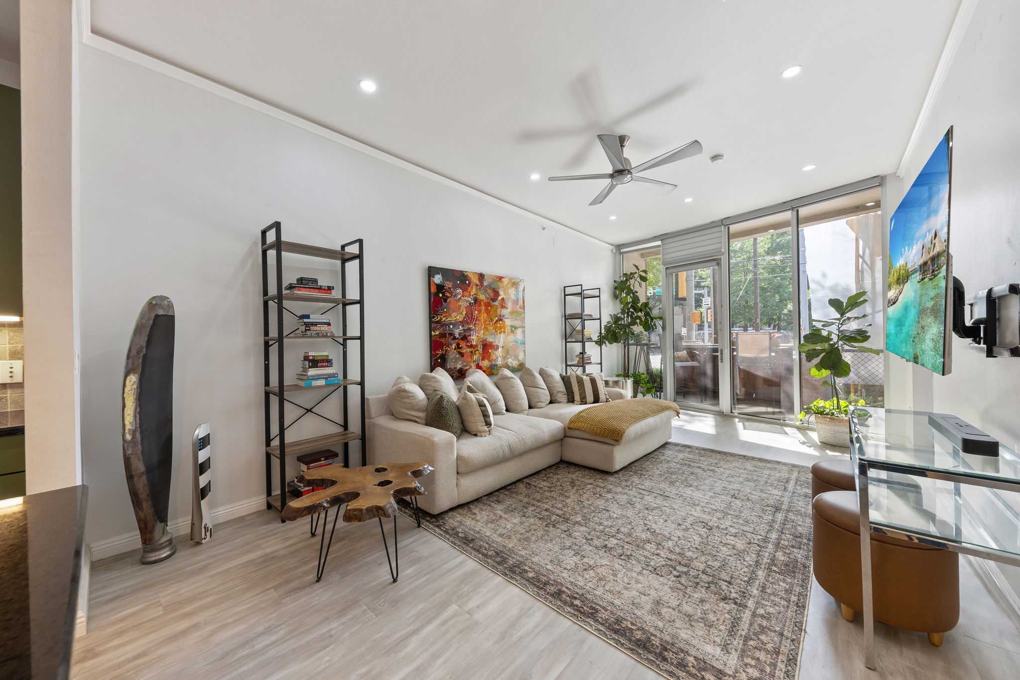  Stunning Updated 1BR/1.5BA Condo — Move-In Ready in the Heart of Uptown - 物件實景