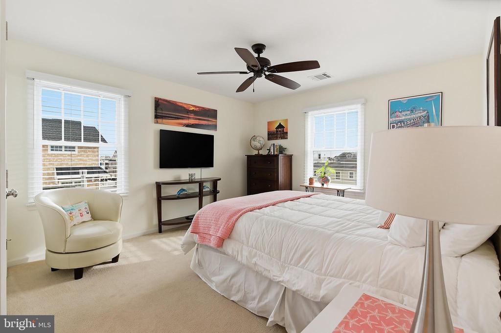 Manahawkin, New Jersey, 08050, United States, 4 Bedrooms Bedrooms, ,3 BathroomsBathrooms,Residential,For Sale,2005784