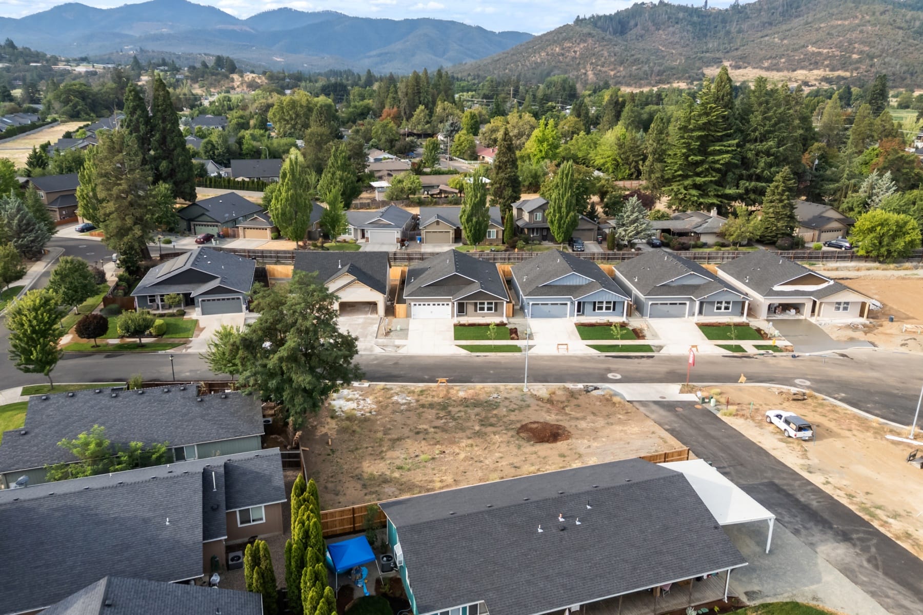  2217 Piazza Drive Medford, OR 97501 - 物件實景
