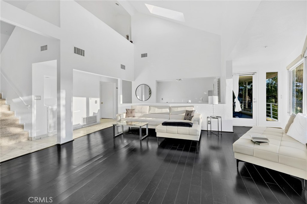 Woodland Hills, California, 91364, United States, 3 Bedrooms Bedrooms, ,3 BathroomsBathrooms,Residential,For Sale,1980470