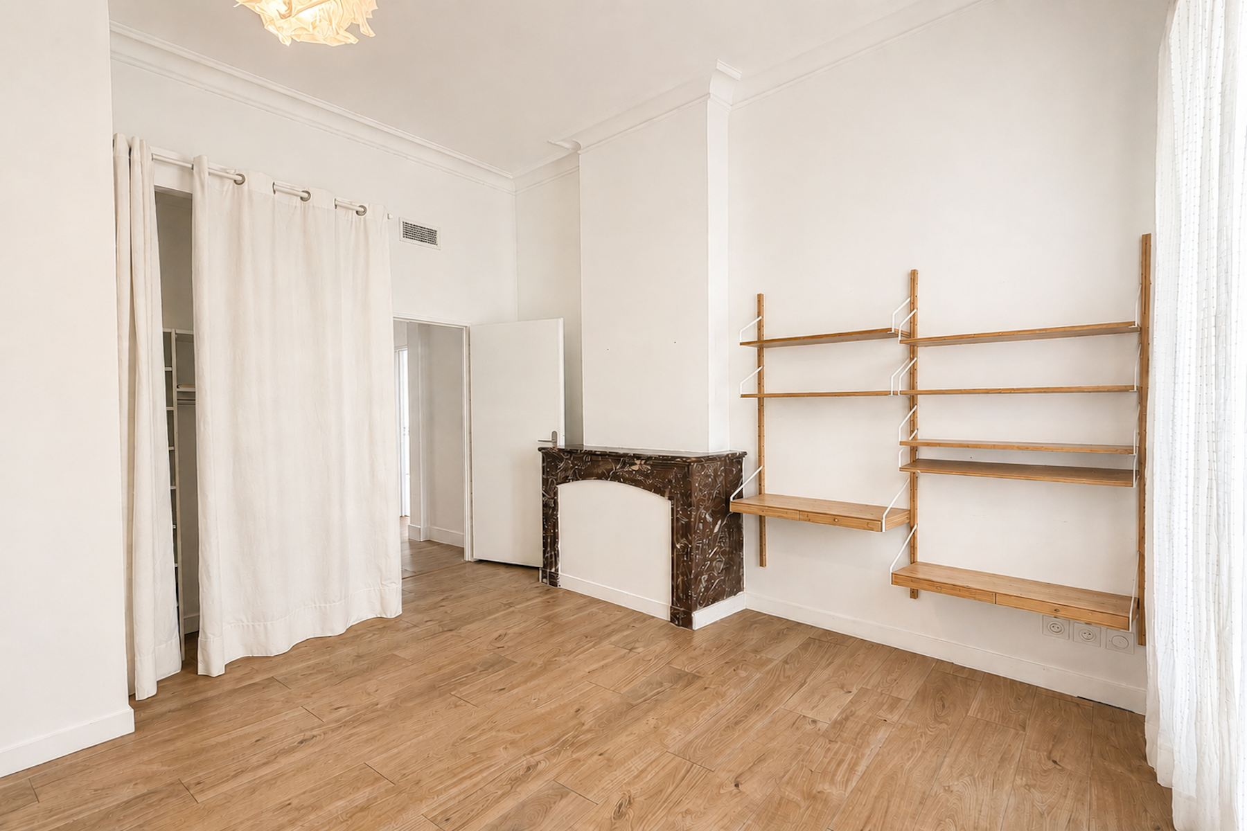  NÎMES CITY CENTRE ELEGANTLY RENOVATED TOWNHOUSE WITH GARAGE, PRIVATE COURTYARD … - 物件實景