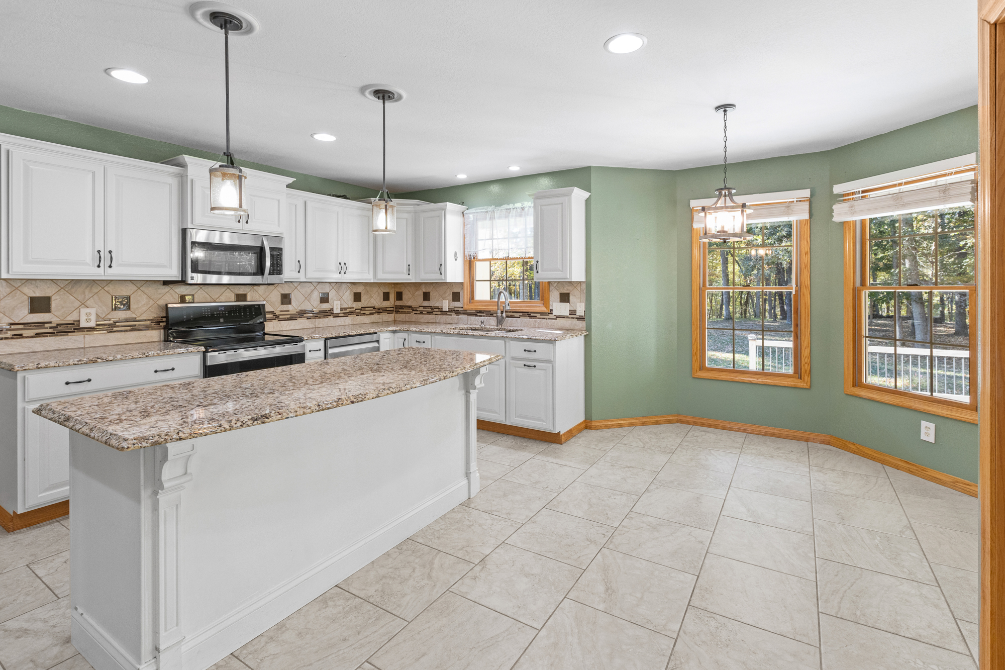 Effingham, Illinois, 62401, United States, 3 Bedrooms Bedrooms, ,3 BathroomsBathrooms,Residential,For Sale,1976361