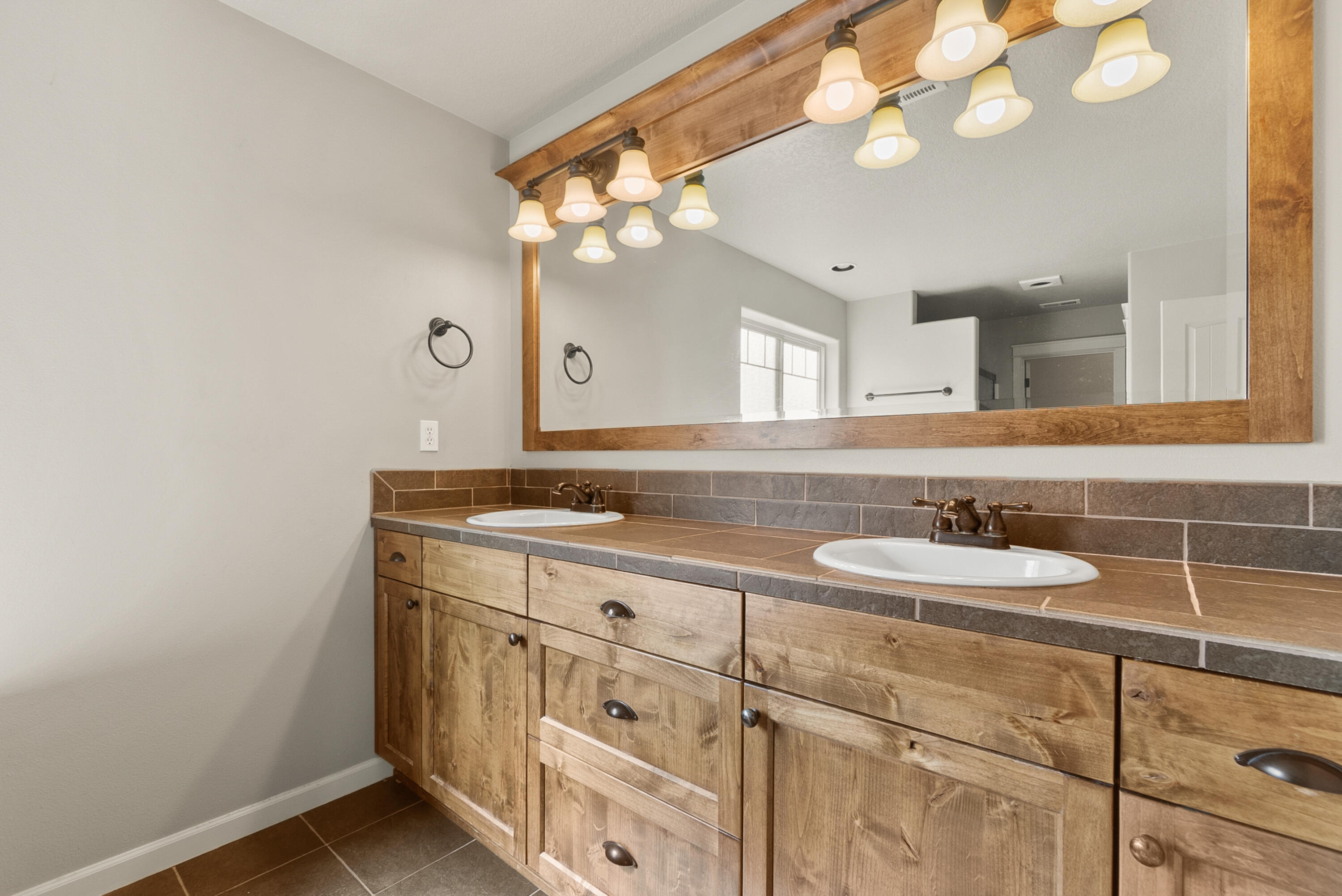 Redmond, Oregon, 97756, United States, 3 Bedrooms Bedrooms, ,3 BathroomsBathrooms,Residential,For Sale,1998180