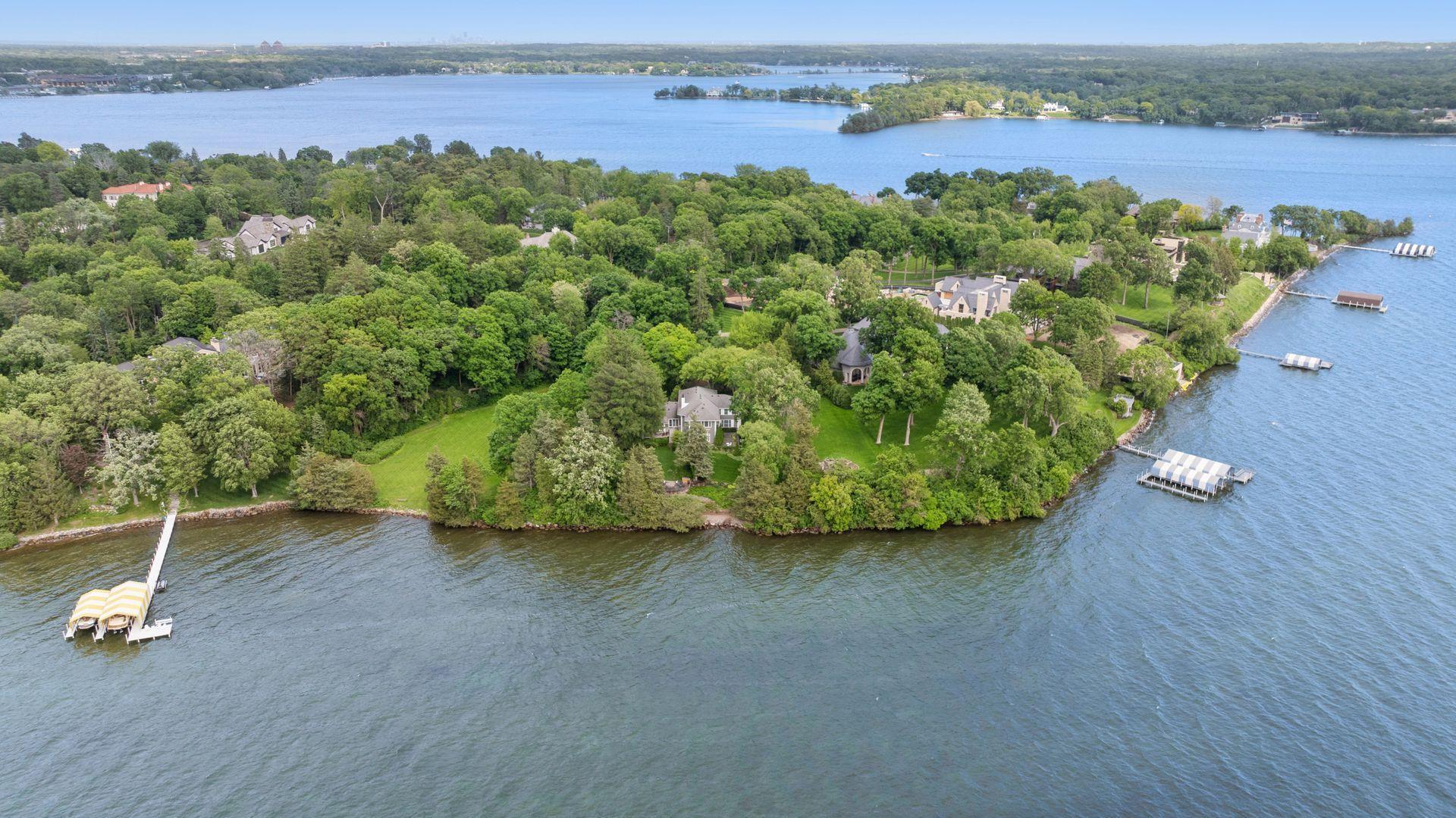 Wayzata, Minnesota, 55391, United States, 5 Bedrooms Bedrooms, ,4 BathroomsBathrooms,Residential,For Sale,1847382